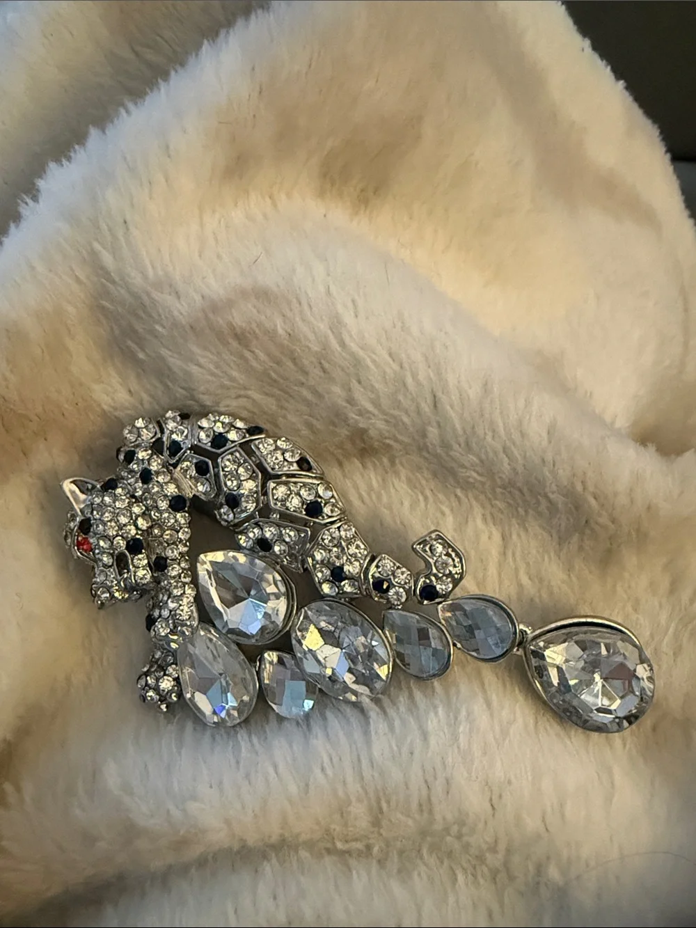 Vintage Brooch pin cat Cougar jaguar cheetah rhinestone
